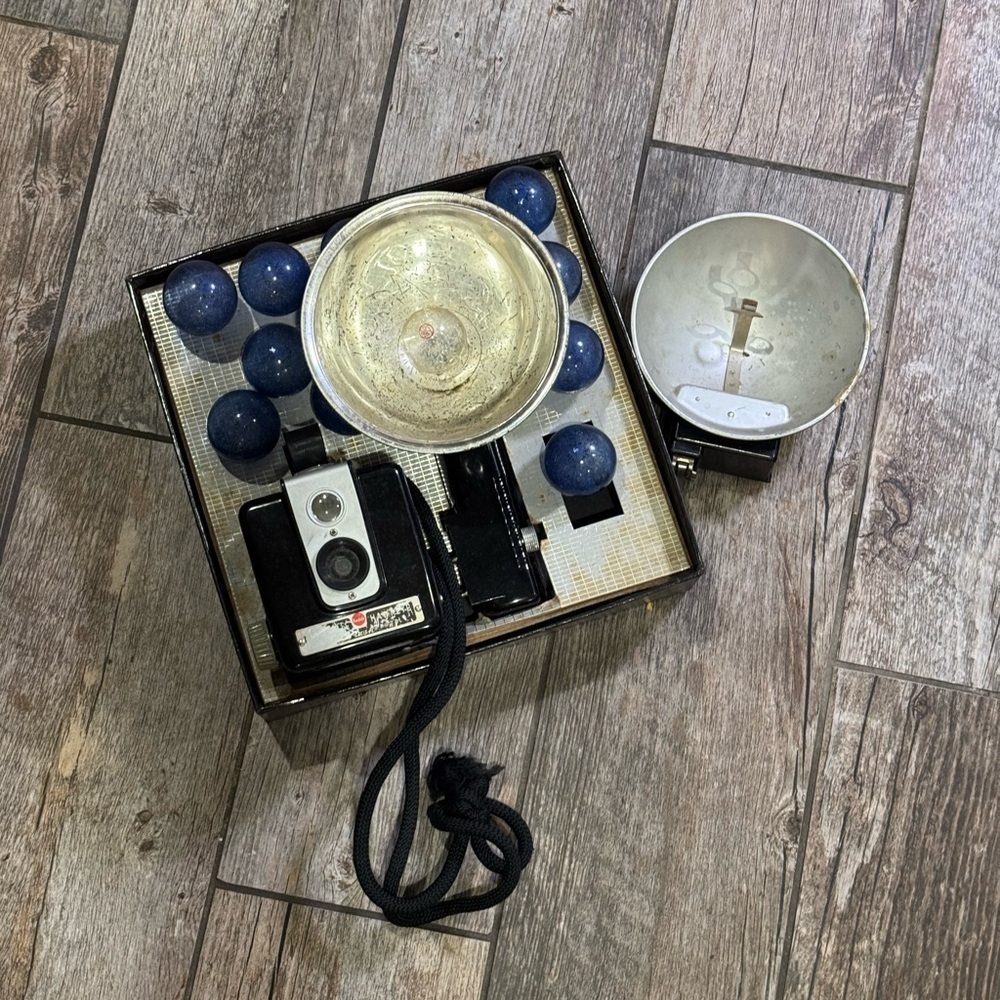 Kodak Brownie Hawkeye Camera Flash Outfit With Original Box​​